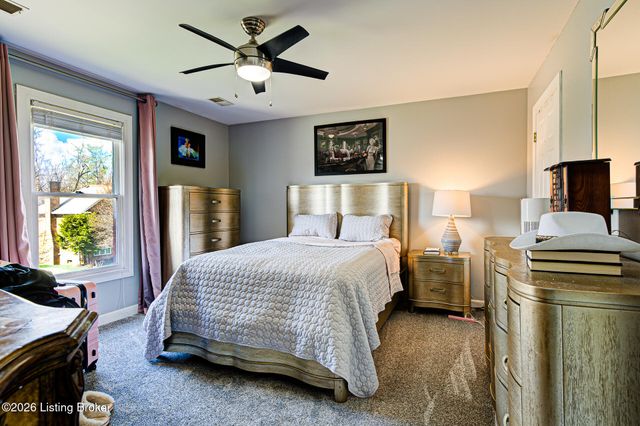 7709 Hall Farm Dr, Louisville, KY 40291