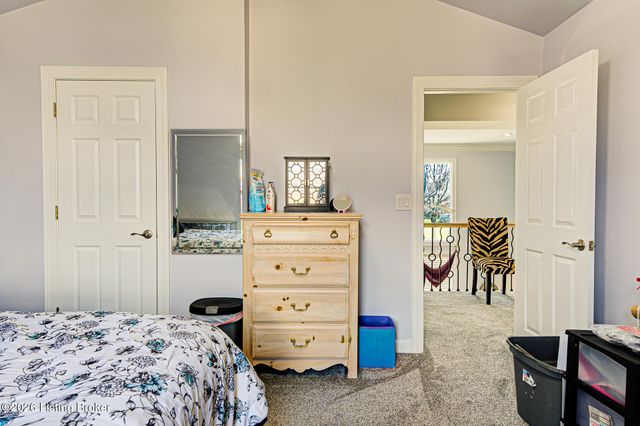 7709 Hall Farm Dr, Louisville, KY 40291