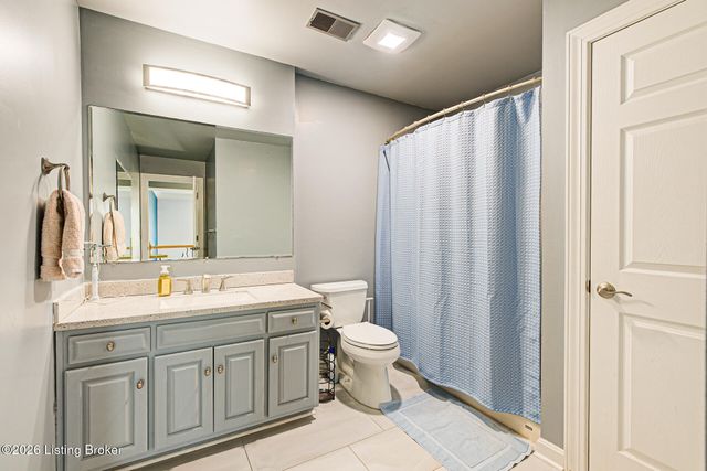 7709 Hall Farm Dr, Louisville, KY 40291