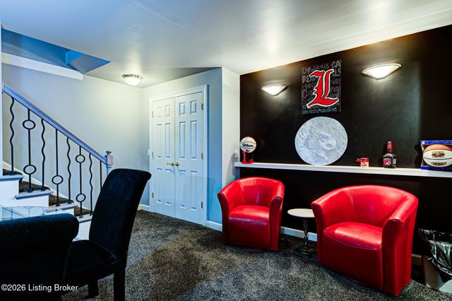 7709 Hall Farm Dr, Louisville, KY 40291