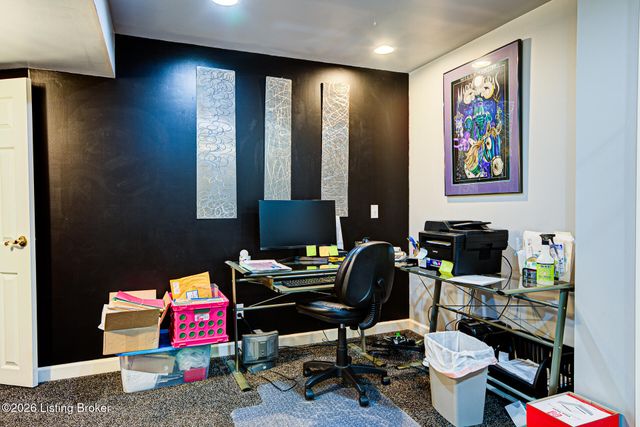 7709 Hall Farm Dr, Louisville, KY 40291