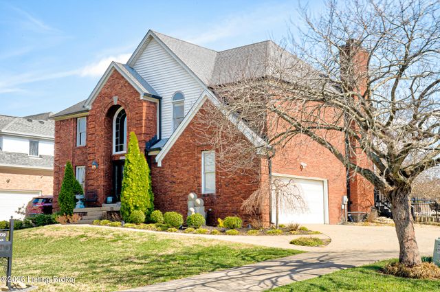 7709 Hall Farm Dr, Louisville, KY 40291