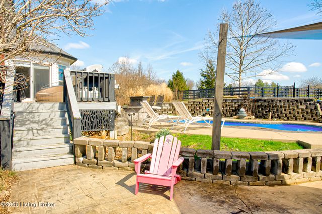 7709 Hall Farm Dr, Louisville, KY 40291