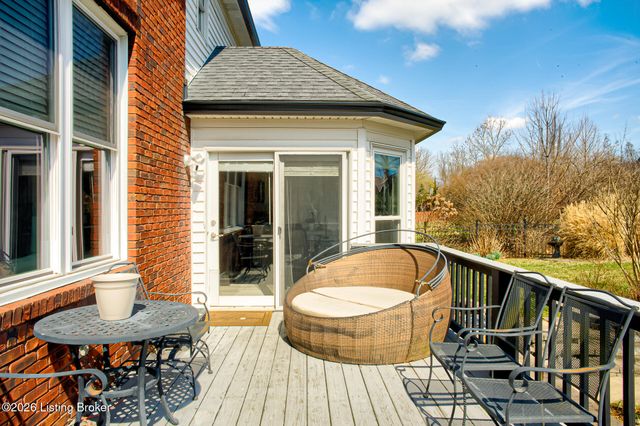 7709 Hall Farm Dr, Louisville, KY 40291