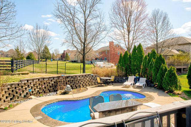 7709 Hall Farm Dr, Louisville, KY 40291