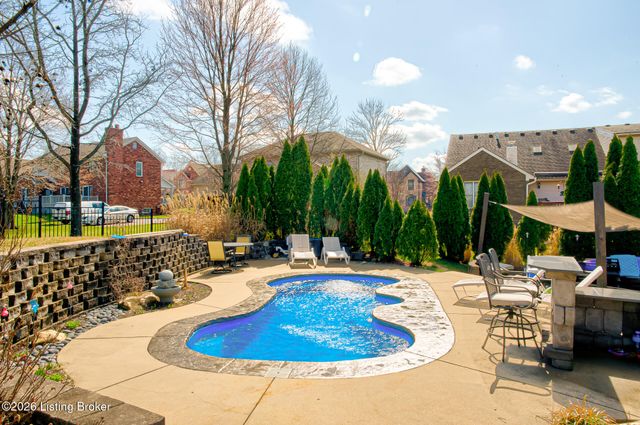 7709 Hall Farm Dr, Louisville, KY 40291