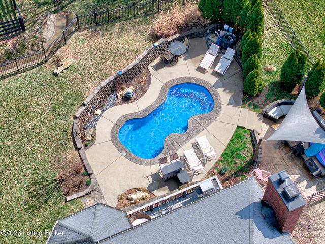 7709 Hall Farm Dr, Louisville, KY 40291