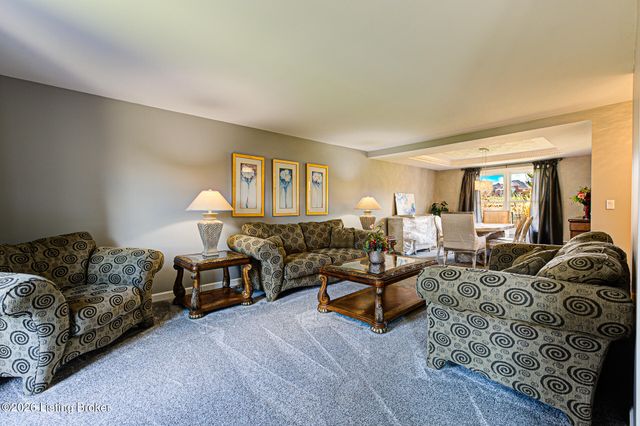 7709 Hall Farm Dr, Louisville, KY 40291