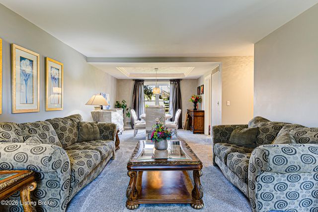 7709 Hall Farm Dr, Louisville, KY 40291