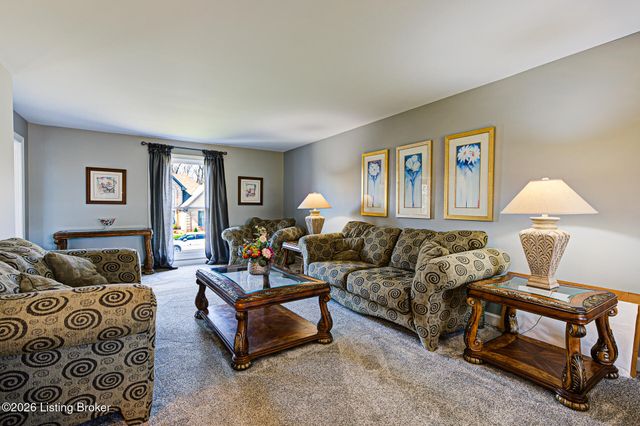 7709 Hall Farm Dr, Louisville, KY 40291