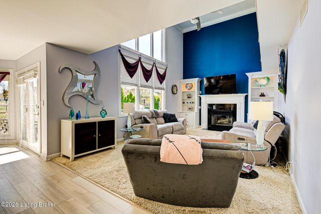 7709 Hall Farm Dr, Louisville, KY 40291