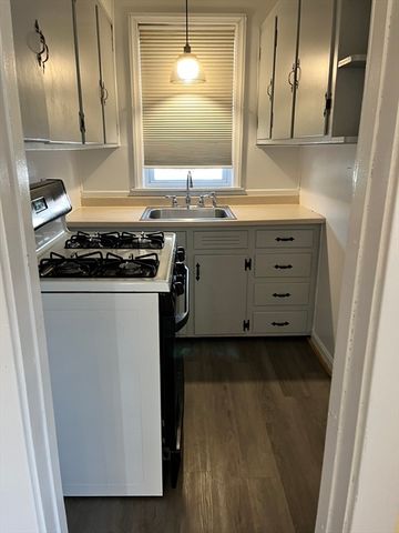 71 Sycamore St, Fairhaven, MA 02719