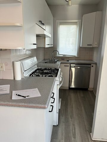 71 Sycamore St, Fairhaven, MA 02719