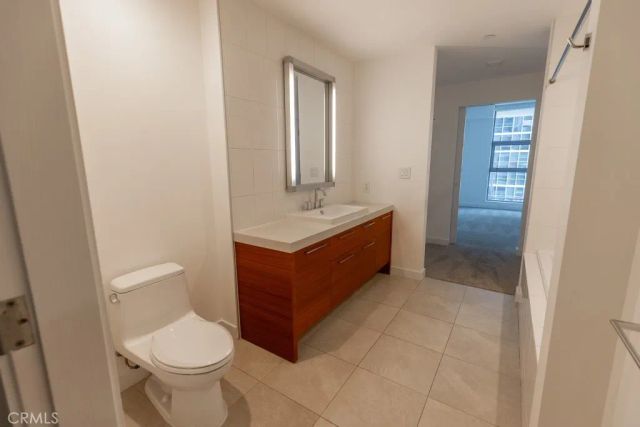 9 Macarthur 1605, Santa Ana, CA 92707