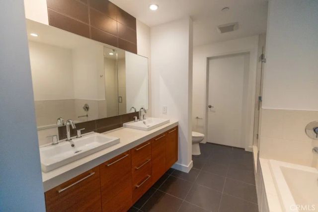9 Macarthur 1605, Santa Ana, CA 92707