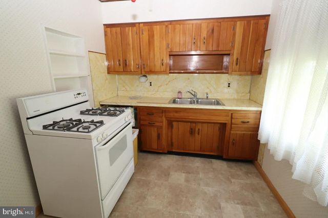 19 BENTON RD, Hamilton, NJ 08610