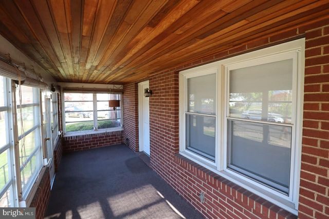19 BENTON RD, Hamilton, NJ 08610