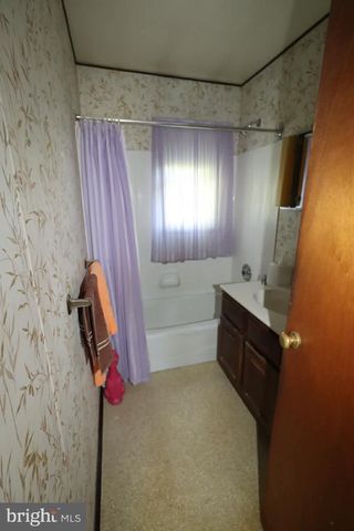 19 BENTON RD, Hamilton, NJ 08610