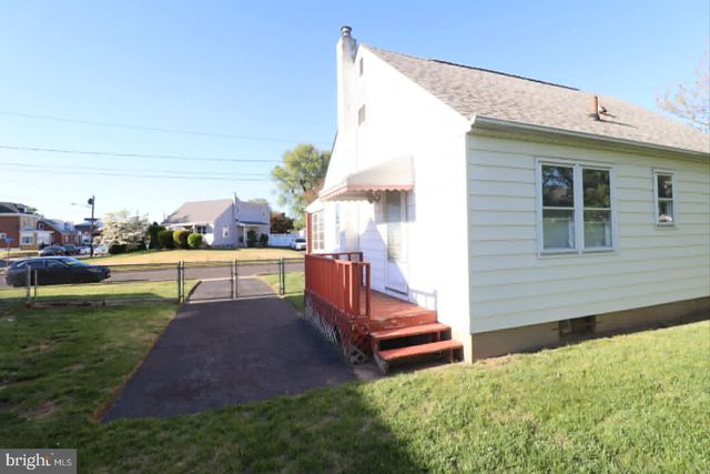 19 BENTON RD, Hamilton, NJ 08610