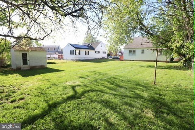 19 BENTON RD, Hamilton, NJ 08610