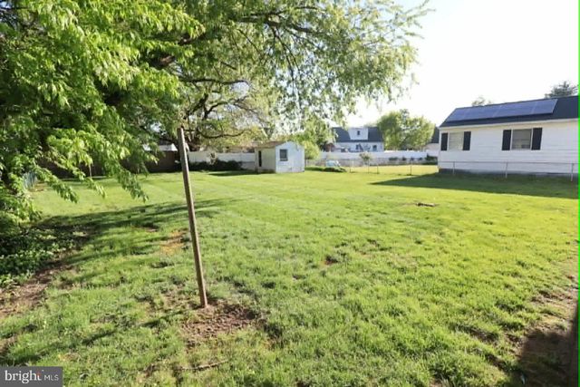 19 BENTON RD, Hamilton, NJ 08610