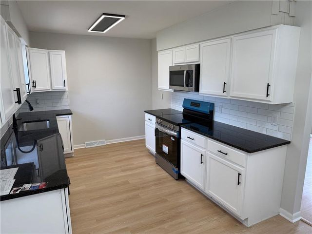 602 SW 15th Street, Blue Springs, MO 64015