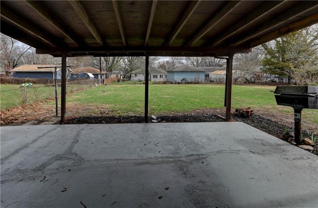 602 SW 15th Street, Blue Springs, MO 64015