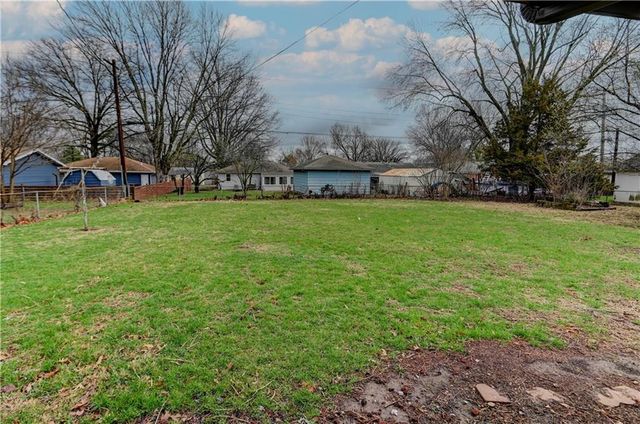 602 SW 15th Street, Blue Springs, MO 64015