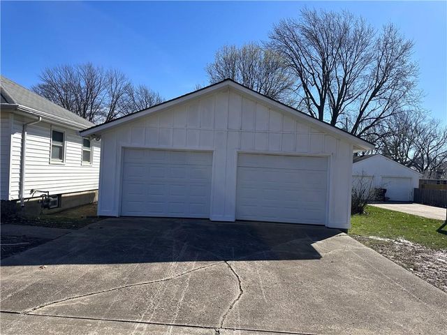 602 SW 15th Street, Blue Springs, MO 64015