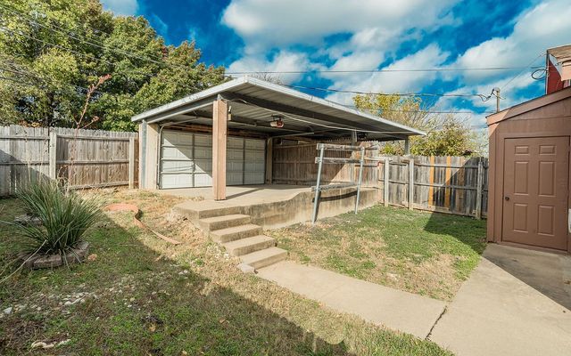 1437 Brook Meadow Circle, Lancaster, TX 75134