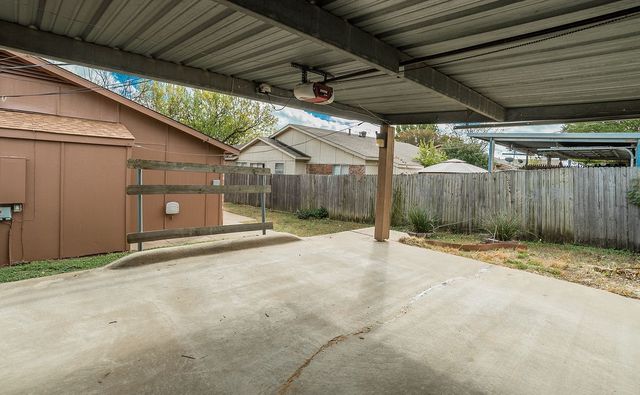 1437 Brook Meadow Circle, Lancaster, TX 75134