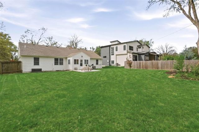 4700 W 65th Terrace, Prairie Village, KS 66208