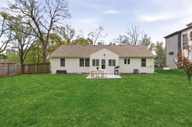 4700 W 65th Terrace, Prairie Village, KS 66208