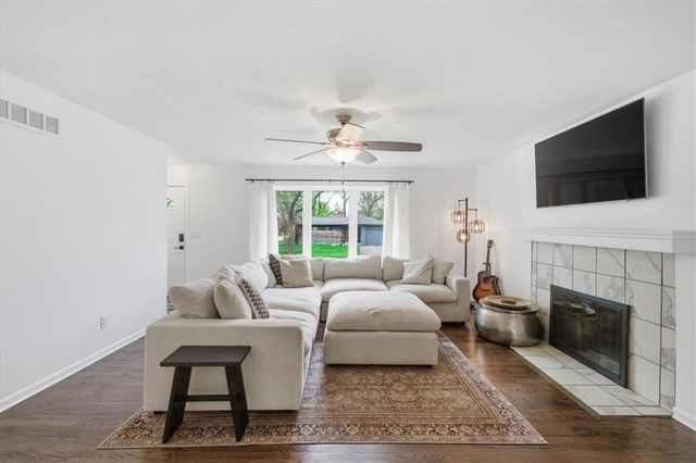4700 W 65th Terrace, Prairie Village, KS 66208