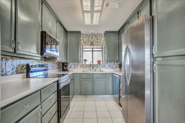 1016 E Fm 902, Howe, TX 75459