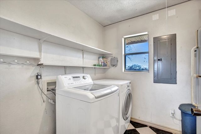 1016 E Fm 902, Howe, TX 75459