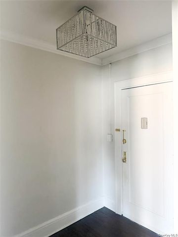 16 Minerva Place 1C, White Plains, NY 10601