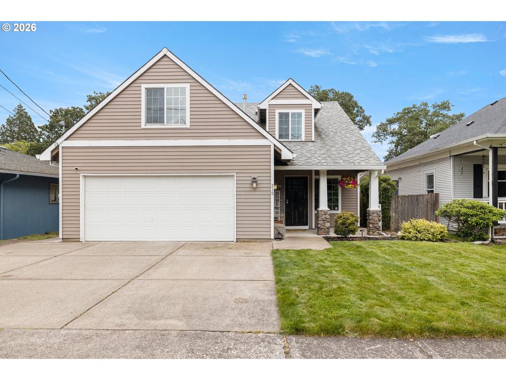 215 E HEREFORD St, Gladstone, OR 97027