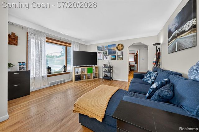 9428 Gillman Street, Livonia, MI 48150