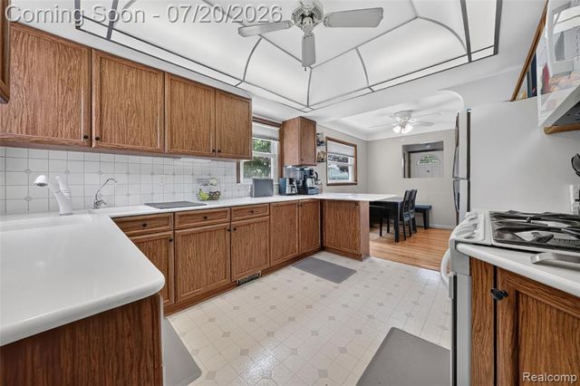 9428 Gillman Street, Livonia, MI 48150