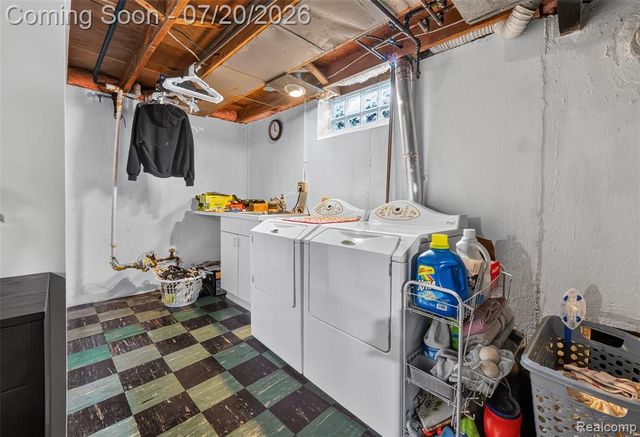 9428 Gillman Street, Livonia, MI 48150