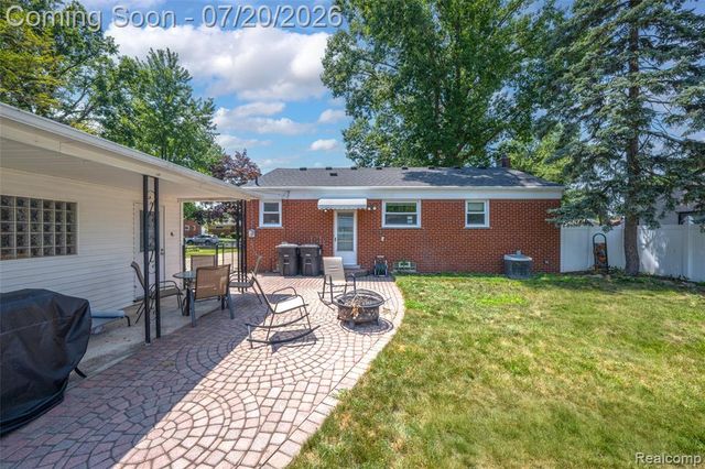 9428 Gillman Street, Livonia, MI 48150