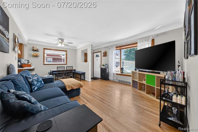 9428 Gillman Street, Livonia, MI 48150