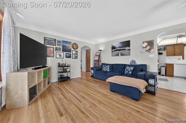 9428 Gillman Street, Livonia, MI 48150