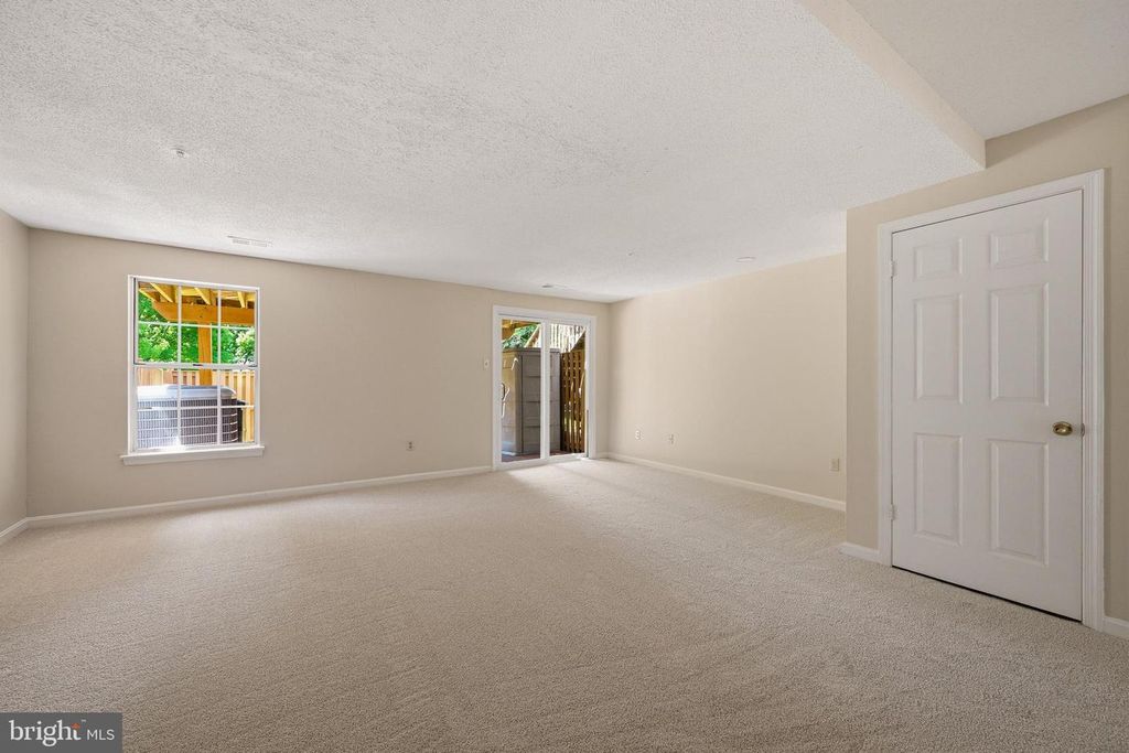Image 10 of property listing at 2577 AMBLING CIR #46, Crofton, MD 21114