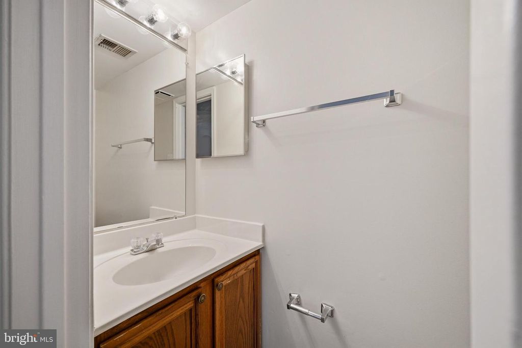 Image 16 of property listing at 2577 AMBLING CIR #46, Crofton, MD 21114