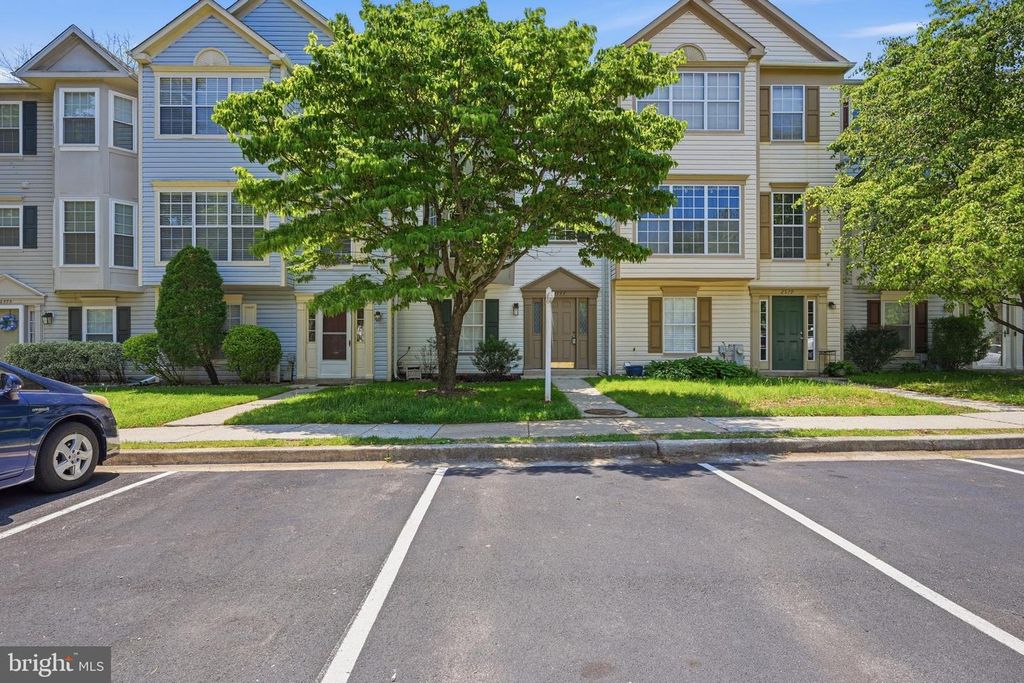 Image 3 of property listing at 2577 AMBLING CIR #46, Crofton, MD 21114