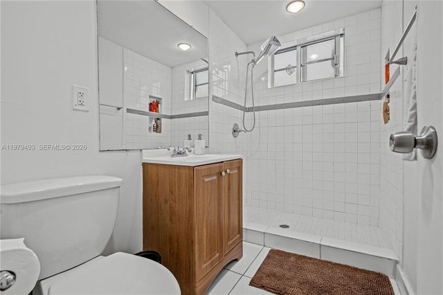 7950 Tatum Waterway Dr N8, Miami Beach, FL 33141