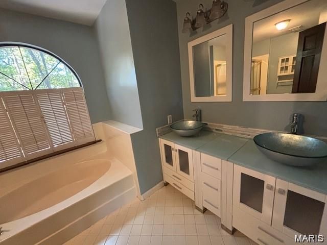 1599 Paradise Valley Drive, High Ridge, MO 63049