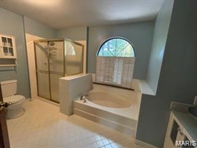 1599 Paradise Valley Drive, High Ridge, MO 63049